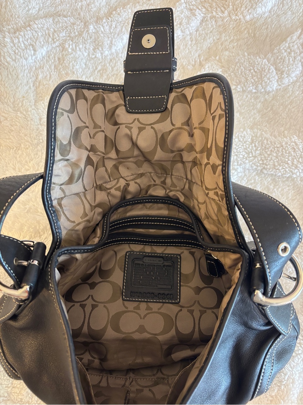 Coach Black Leather Shoulder Bag with Matching Wristlet - Picture 3 of 4